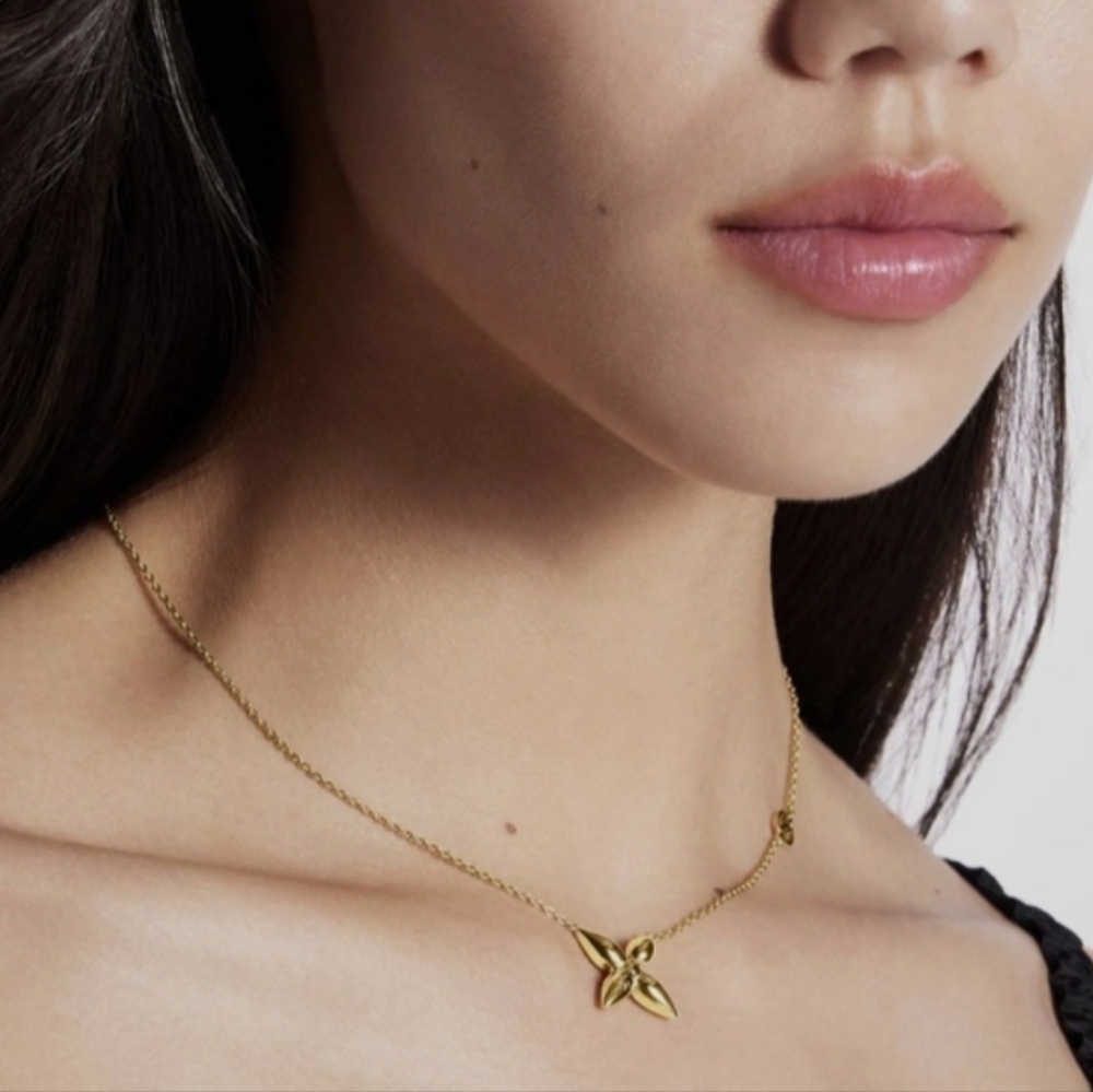 BNIB!!! Louis Vuitton Louisette Pendant Necklace MONOGRAM GOLD LV Authenticated - Picture 2 of 16